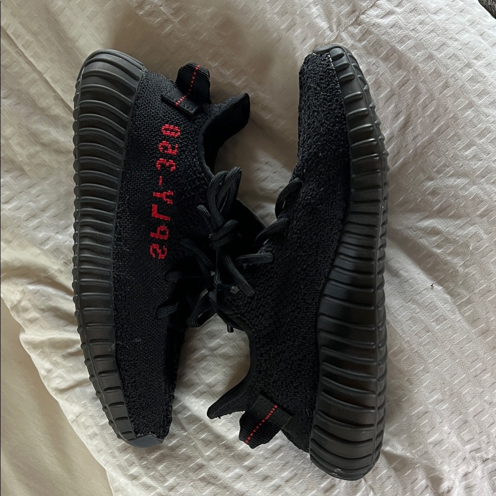 Yeezy 350 V2 ‘Bred’ EUC No box.